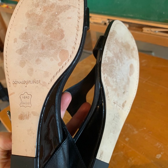 Donald Pliner slides. Black. 6.5 - Picture 7 of 7